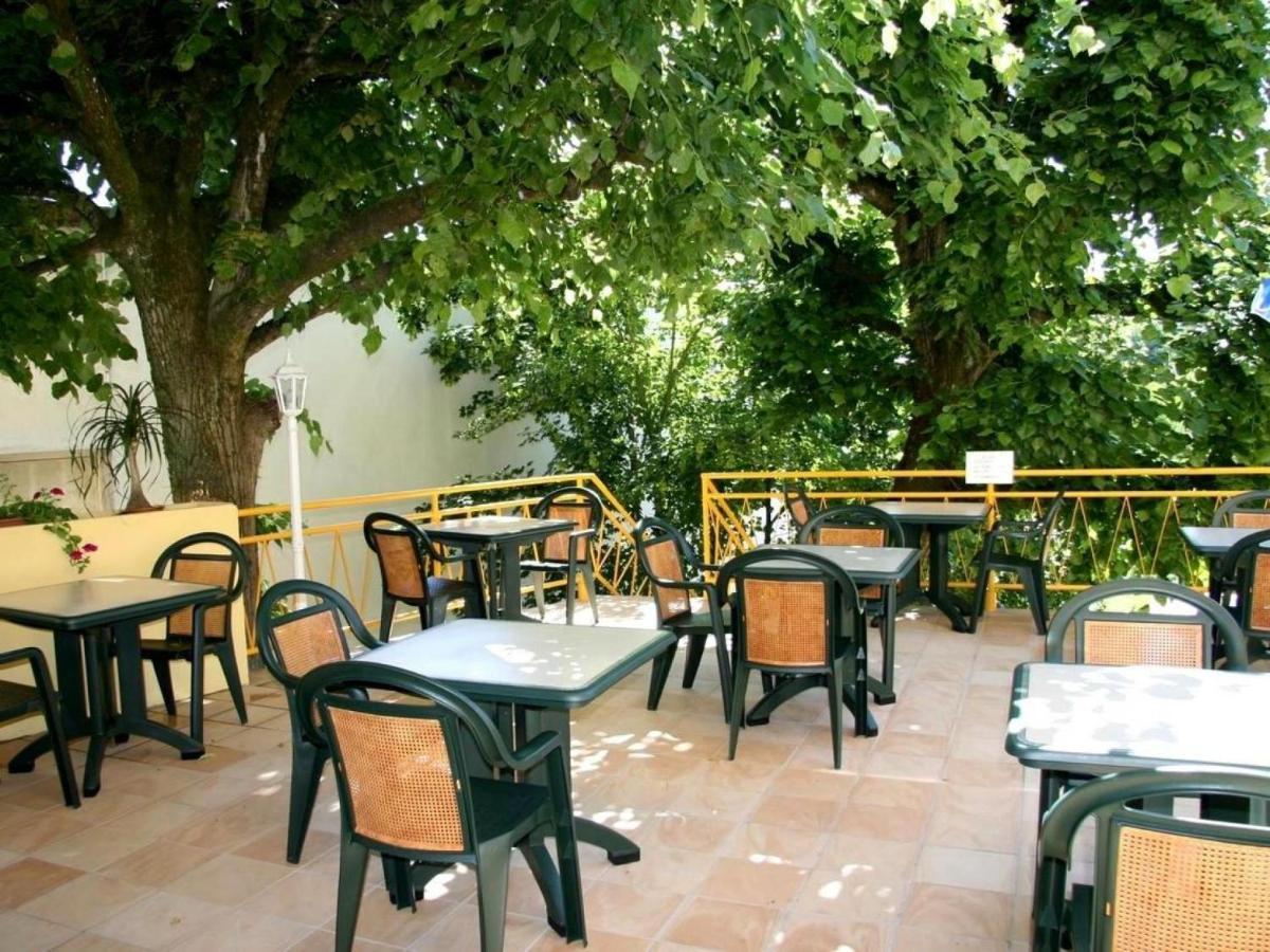 Les Ambassadeurs Logis Hotels Et Restaurant Souillac Exterior foto